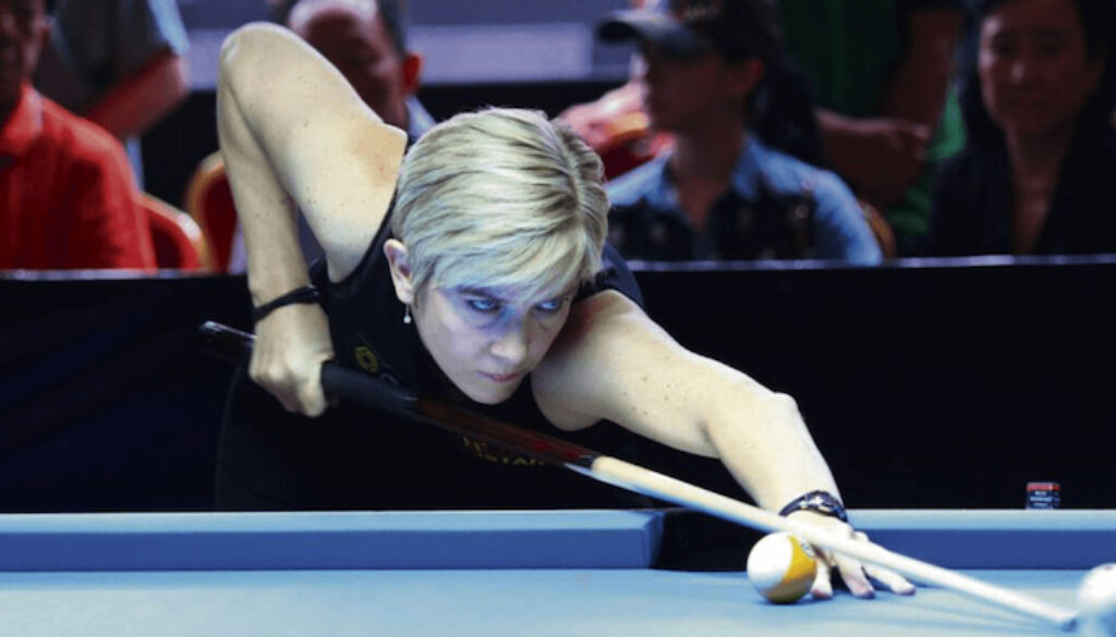 Allison Fisher aiming at cue ball