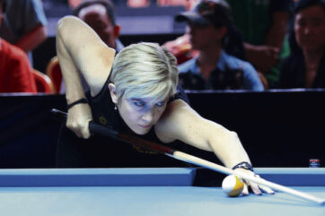 Allison Fisher aiming at cue ball