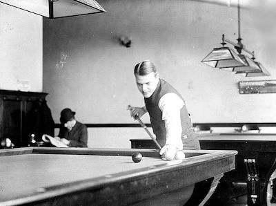 Willie Hoppe playing pool